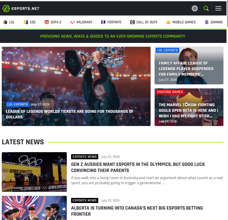 A livestreamer discusses gameplay and interacts with the audience during an esports broadcast.